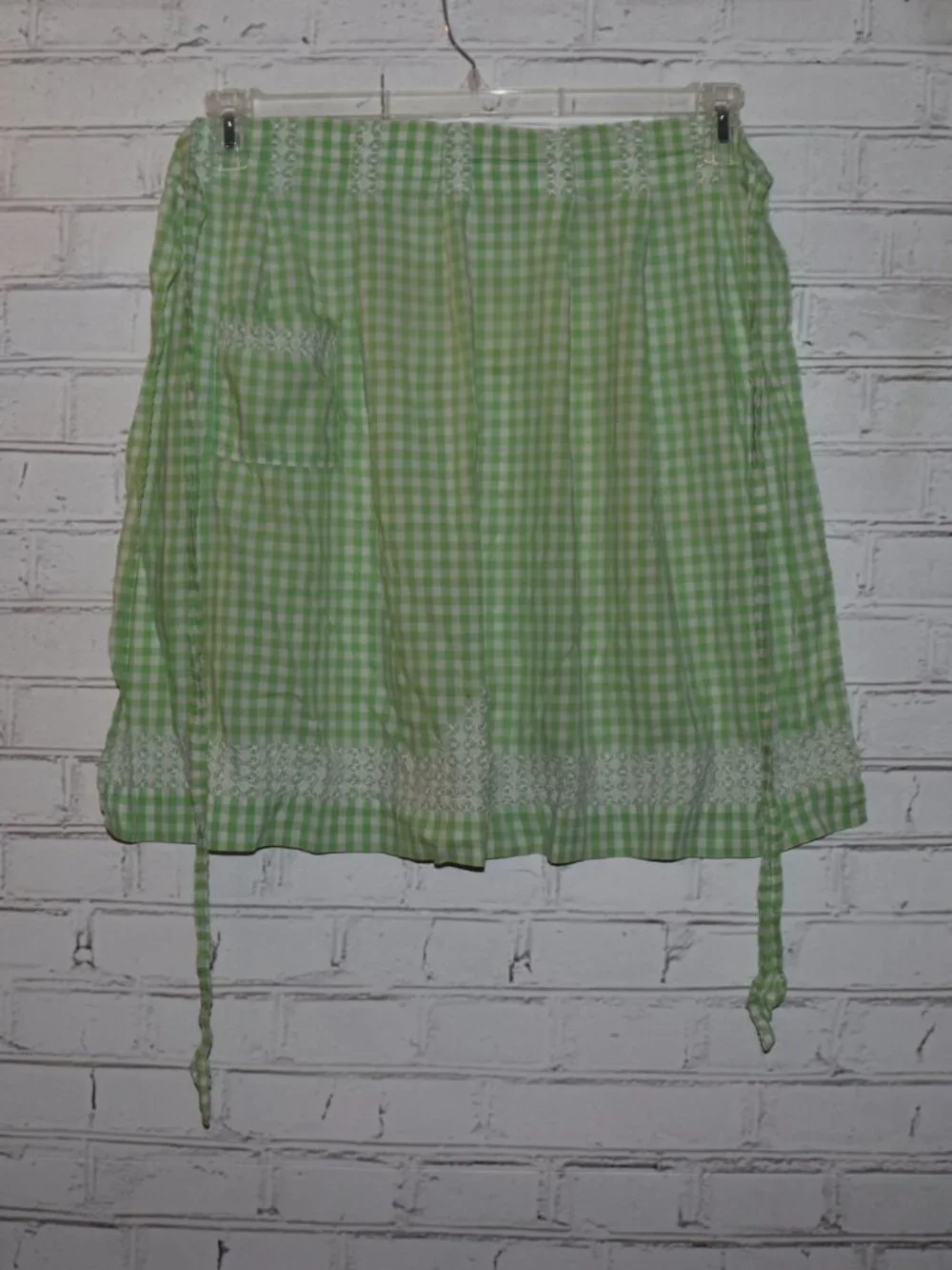 ✨ Women’s Vintage Apron • Green Gingham ✨
